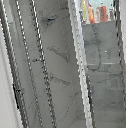 Private Room With Two Beds Near Central 伦敦 外观 照片