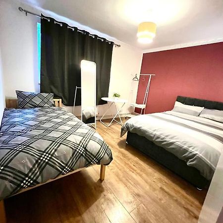 Private Room With Two Beds Near Central 伦敦 外观 照片