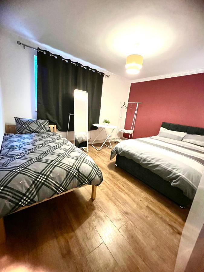 Private Room With Two Beds Near Central 伦敦 外观 照片