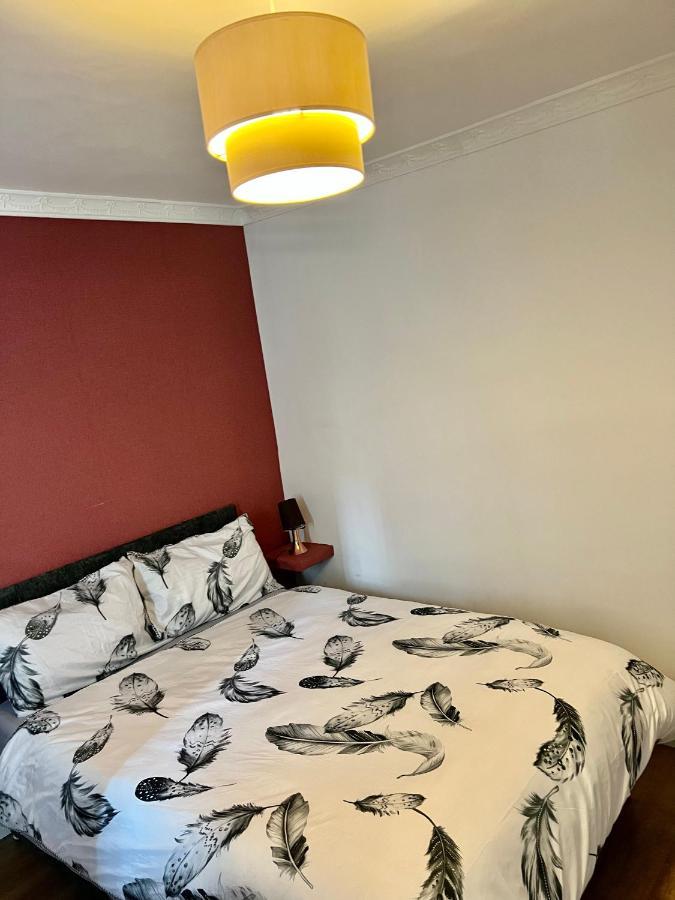 Private Room With Two Beds Near Central 伦敦 外观 照片